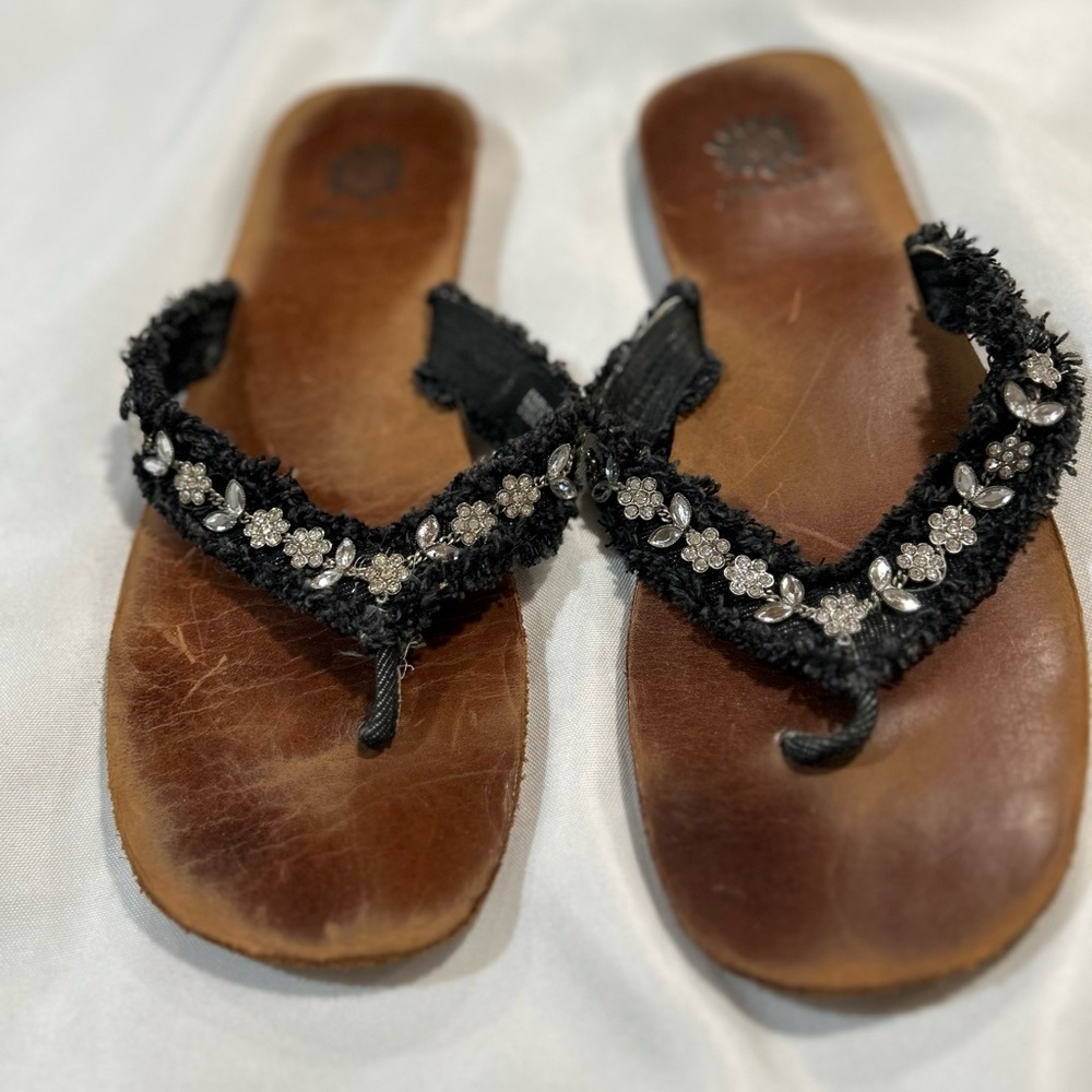 Rare vintage YELLOW BOX FLIP FLOPS IN BLACK DENIM with flower crystals in size 9